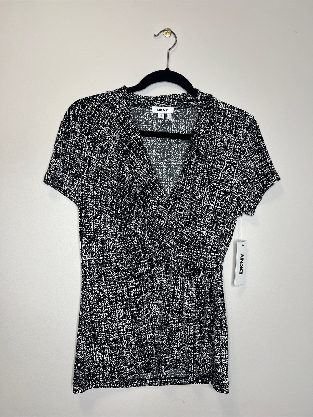 DKNY Dressy Office Faux Wrap Short Sleeve Black and White Top size Small - Picture 8 of 8